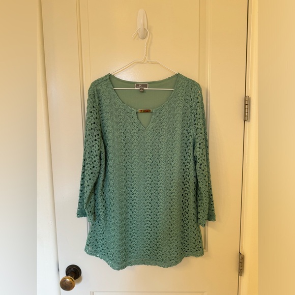 Size L lined crochet top with keyhole neckline from J.M. Collection - Picture 1 of 5